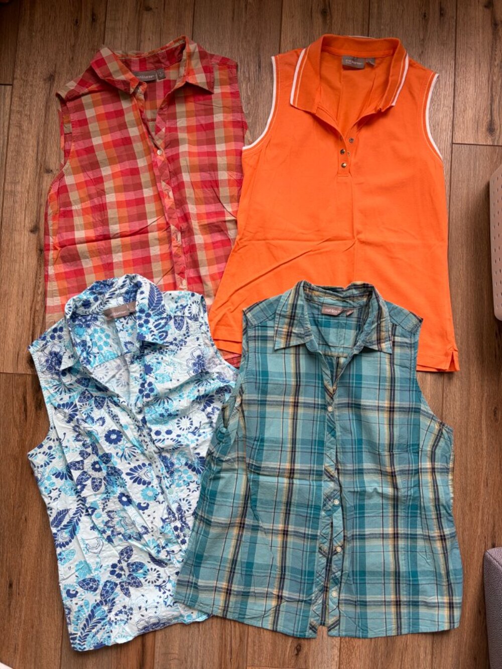 Bundle of 4 Ladies Sonoma sleeveless shirts size large plaid floral solid